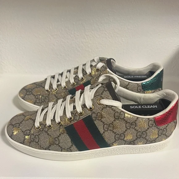 Gucci Beige Monogram Sneakers with Red and Green Accents - Picture 3 of 6